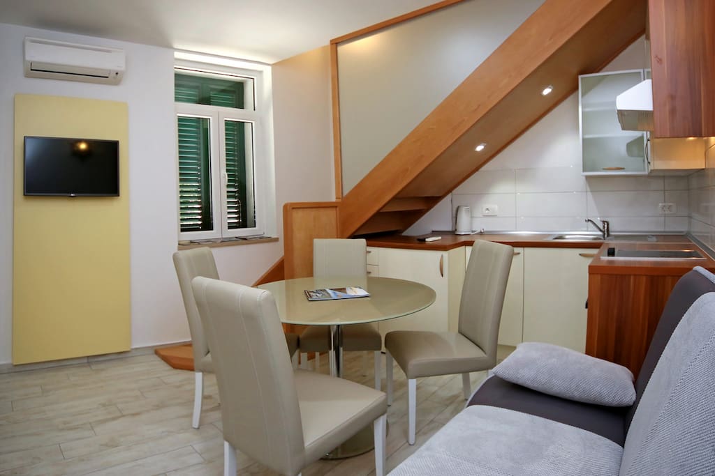 Kitchen and livingroom
