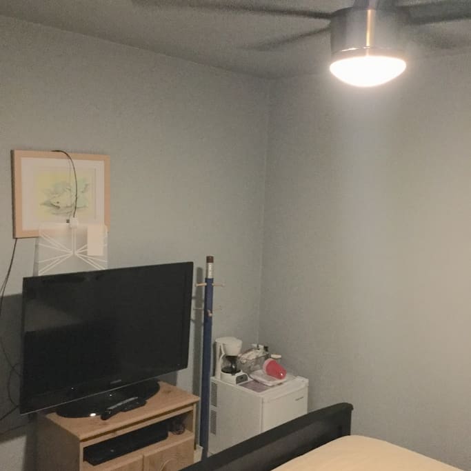 Mini-Fridge, Coffee maker, coffee, tea, TV