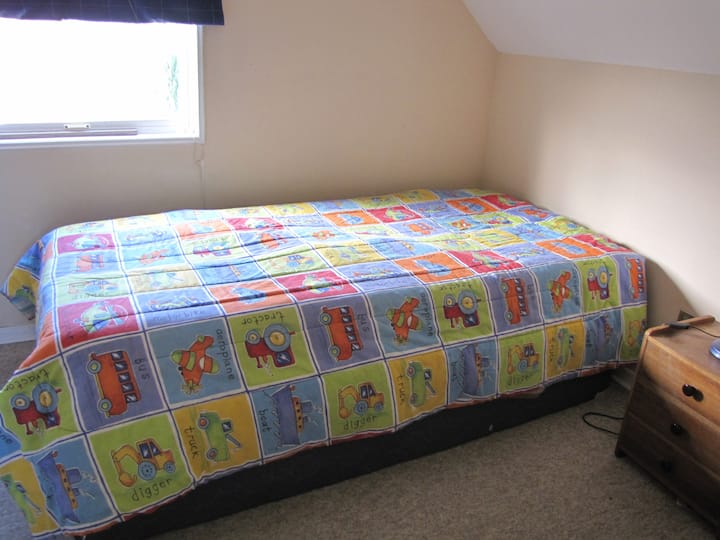 Bedroom 2  / 2 beds