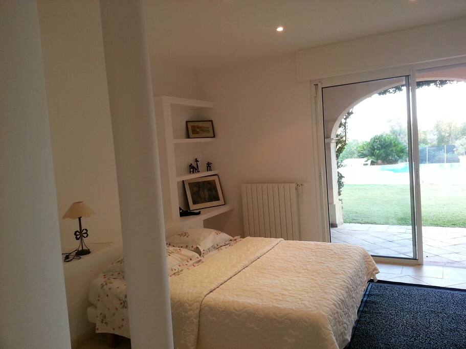 Grande chambre de 18m2, vue sur mer et vue sur Saint Tropez - Exposition Plein sud