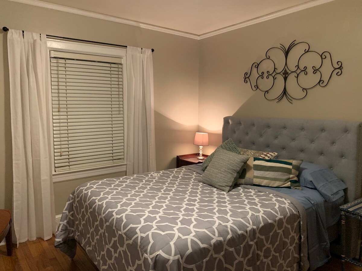 2e slaapkamer is zeer comfortabel - gelegen aan de achterkant van de woning