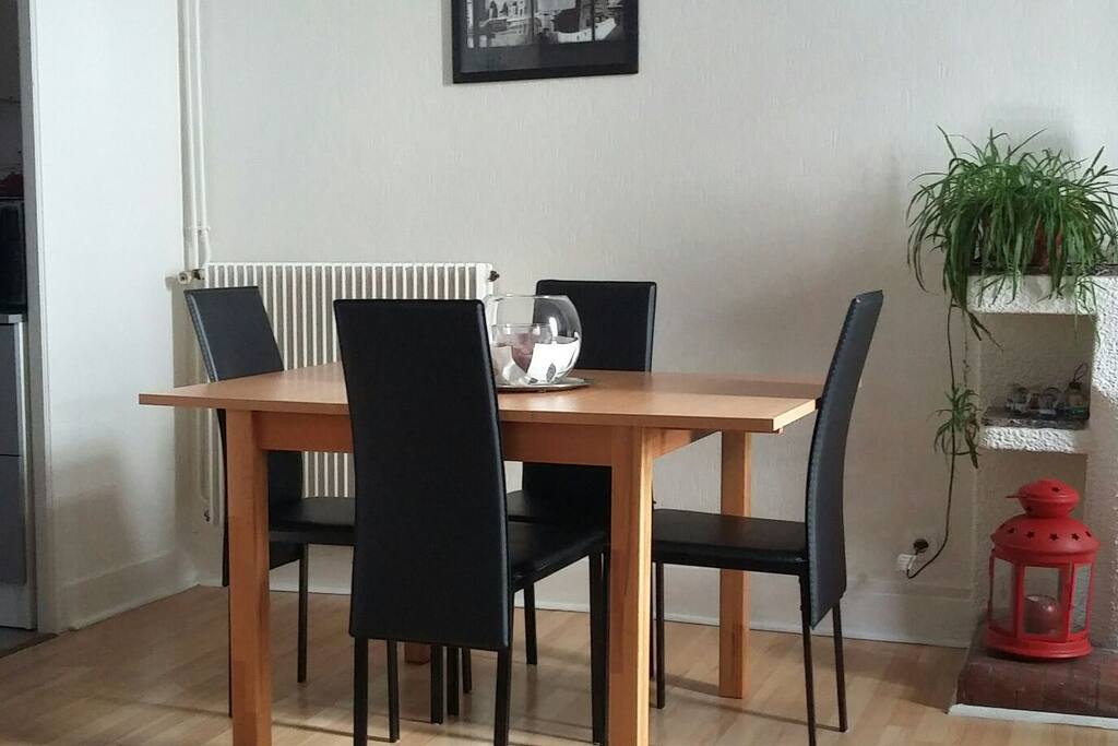 Salle a manger avec table extensible 6 personnes