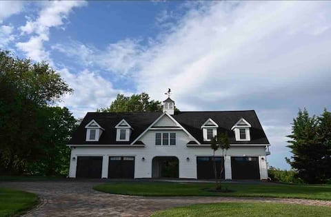 Whole Garage Apartment with Blue Ridge Views