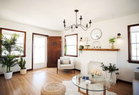 Bohemian Oasis! Long Beach Cal Heights Guesthouse.