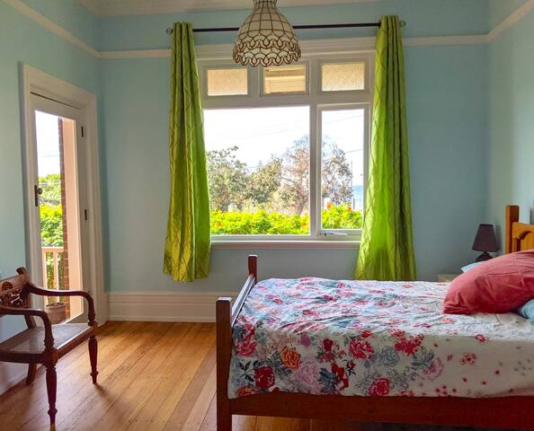 Charming home with seaviews and inviting courtyard