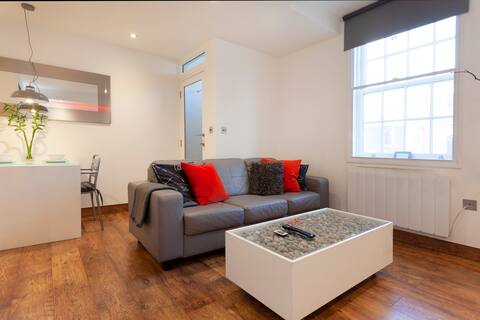 Top performing Airbnb: Stylish Apartment in NG1 with free parking space in Holme Pierrepont