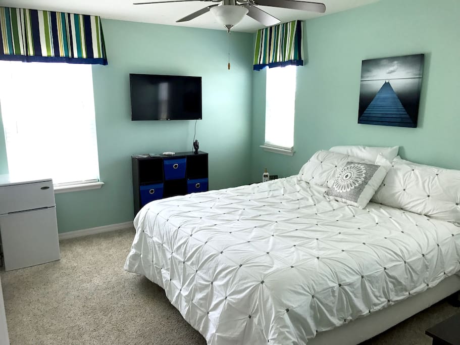 Executive Suite, Split Adjustable Cal King Bed with Private Bathroom