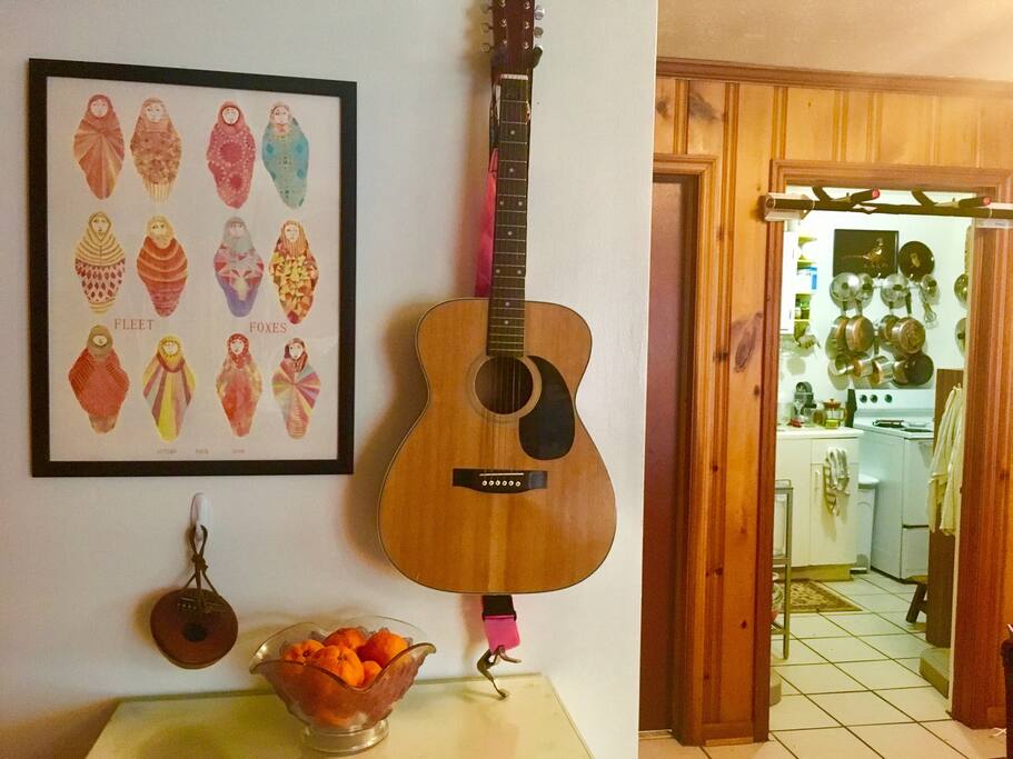 This space is perfect for artists, musicians, folks traveling on business, or anyone else who wants a chill, friendly space.