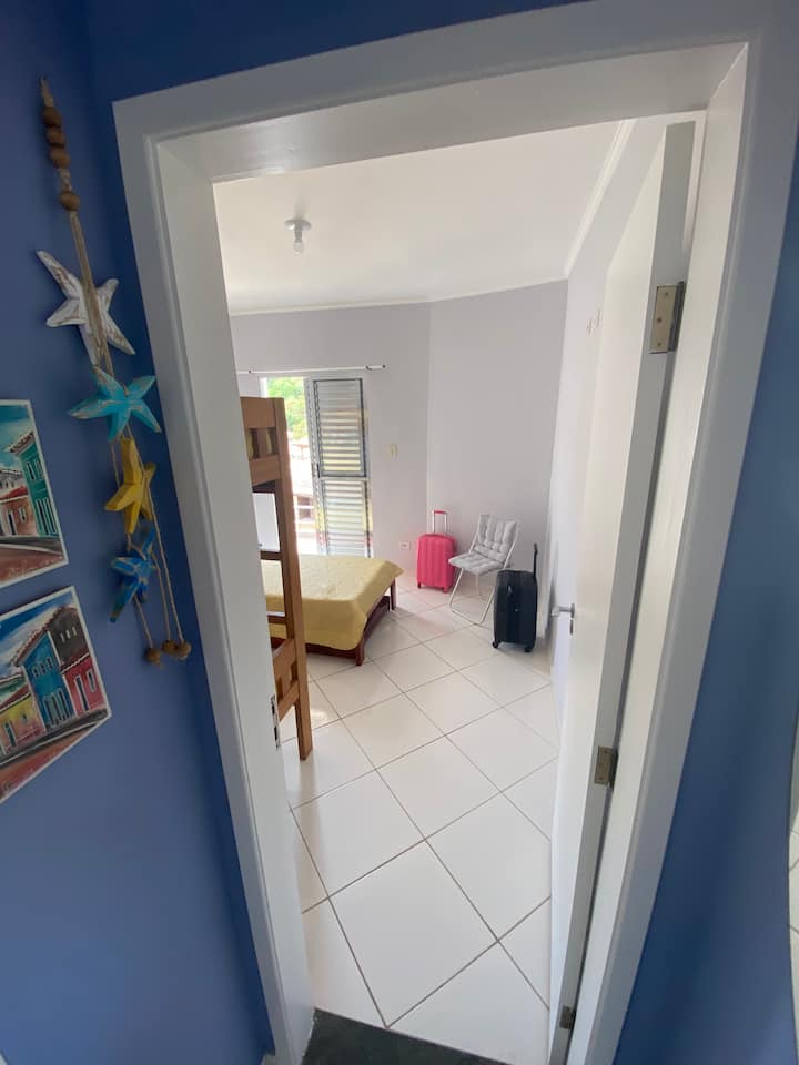 Вход към спалня 1 (двуетажно легло + 1 легло, с балкон)