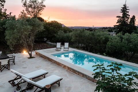 Kermes Oak Villa