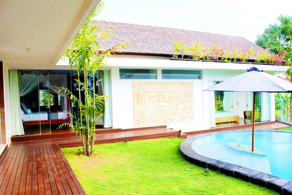 garden in front bedroom 2
