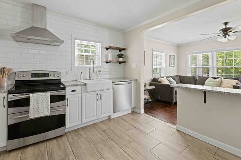 Charming 2 bedroom home minutes from downtown Knox
