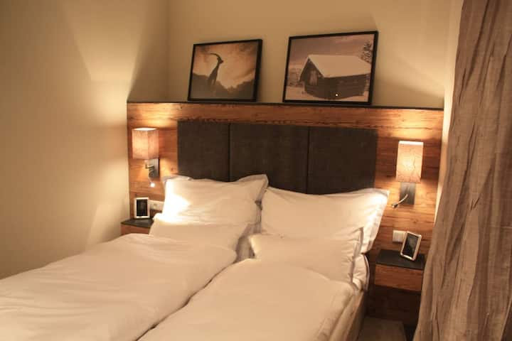 其中一间舒适的卧室