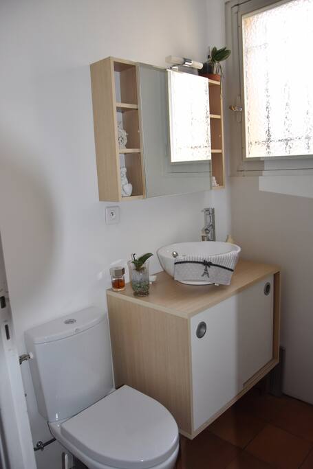 SALLE D'EAU ET TOILETTE PRIVÉE CHAMBRE