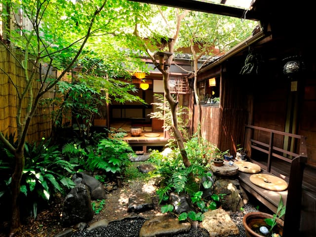 【Double】100 Year old Machiya Guest House close to Heian Shrine in Kyoto (up to 2 people) 京都 平安神宮近く。築100年の町家ゲストハウス和楽庵