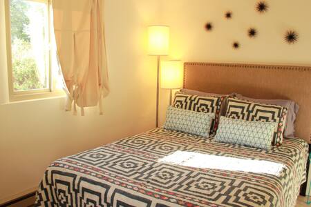 Solar-Powered Casita near Airport/UNM/ Nob Hill