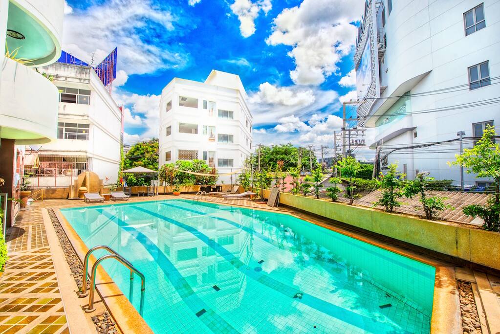 Free pool