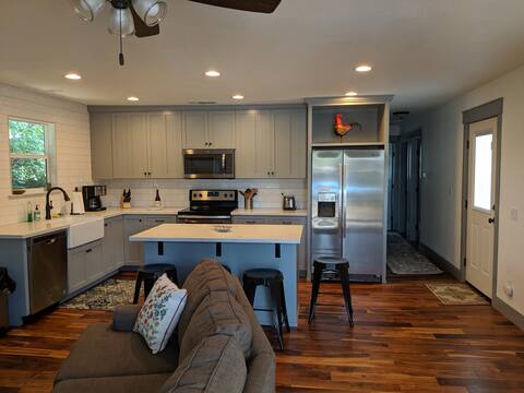 Newly Renovated 3 Bedroom/1 Bath Bungalow