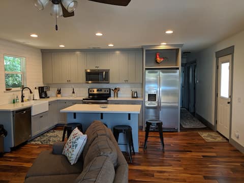 Newly Renovated 3 Bedroom/1 Bath Bungalow