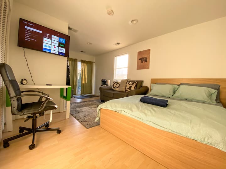 Private room w/Private entrance, 15 mins from D.C.