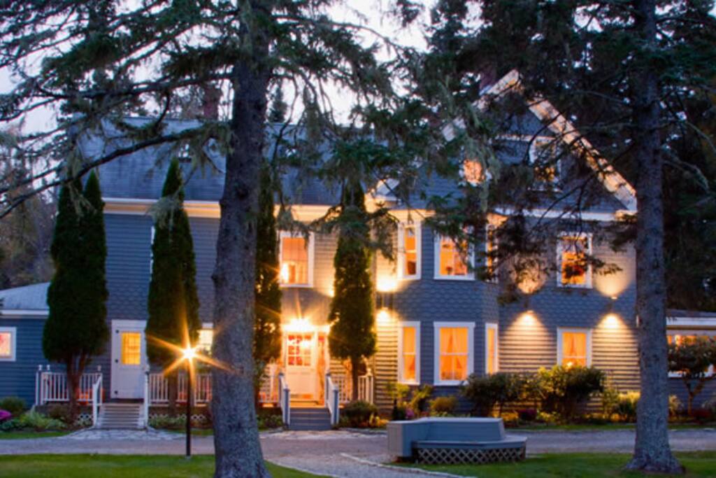 Crocker House Country Inn 1 Bed and breakfasts for Rent in Hancock