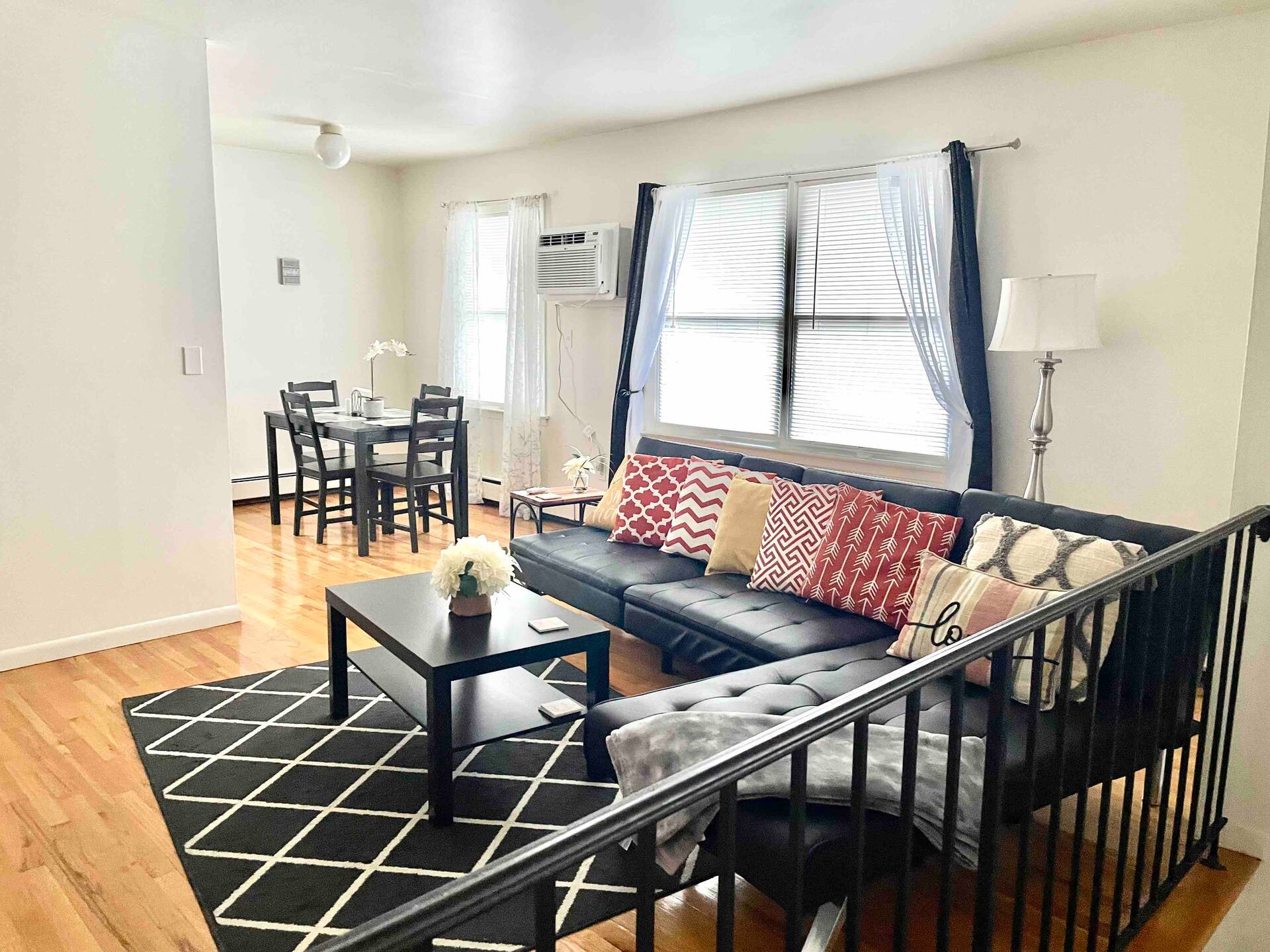 Clean, Spacious & Homey - parking, 2 TVs, laundry