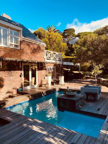 Cosy and Unique Family Retreat in Hout Bay gallery image 4