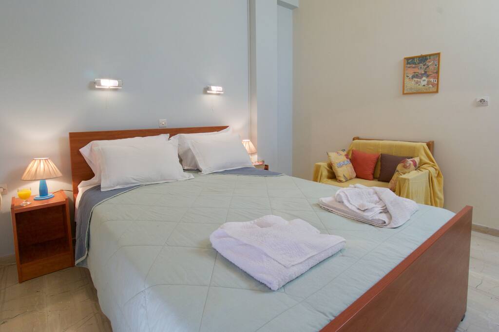 bedroom with double bed