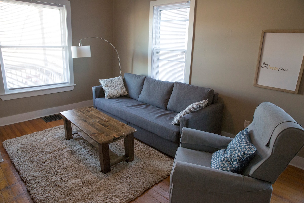 "The house is cozy, clean, and in an amazing location." Kimberly - February, 2018