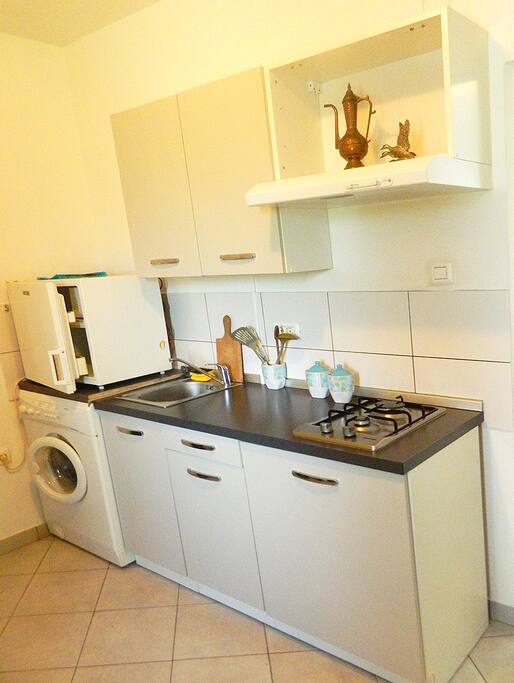 fully equipped kitchen