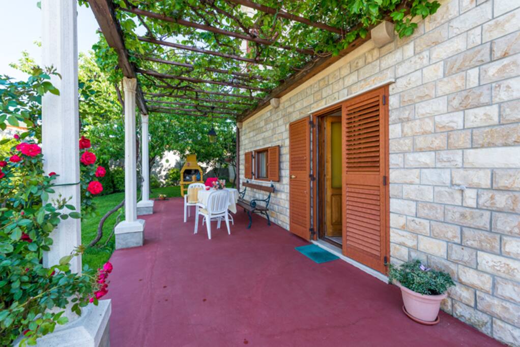 Spacious outside area with BBQ