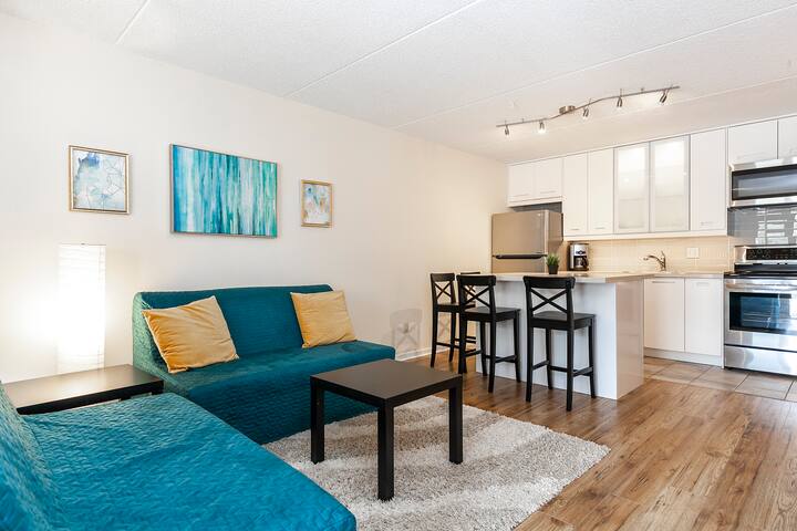 Vibrant Condo in Cranberry Village - Golden Haven