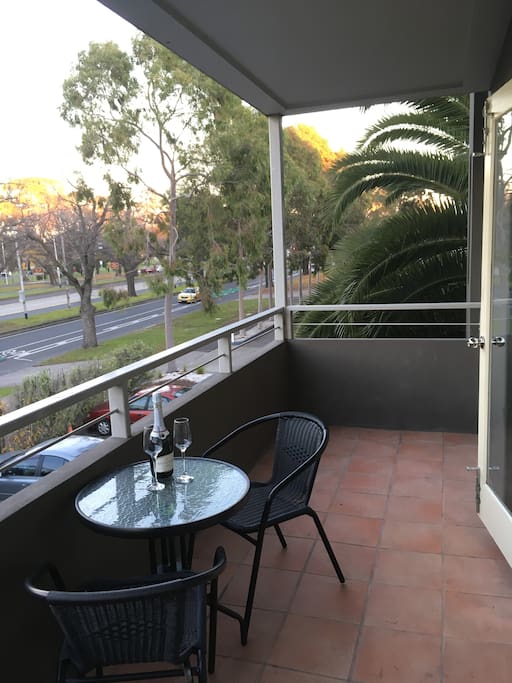 Large terrace, fit for a glass of bubbles after shopping in Melbourne's CBD, only 2 km away
