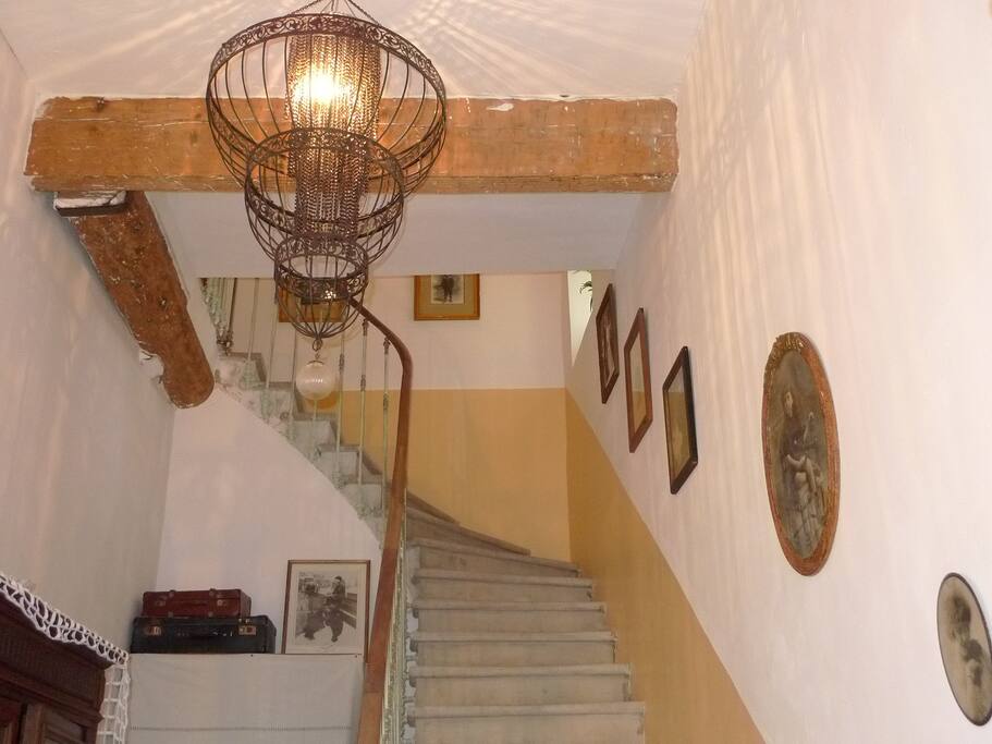 Escalier par lequel on accède à la maison