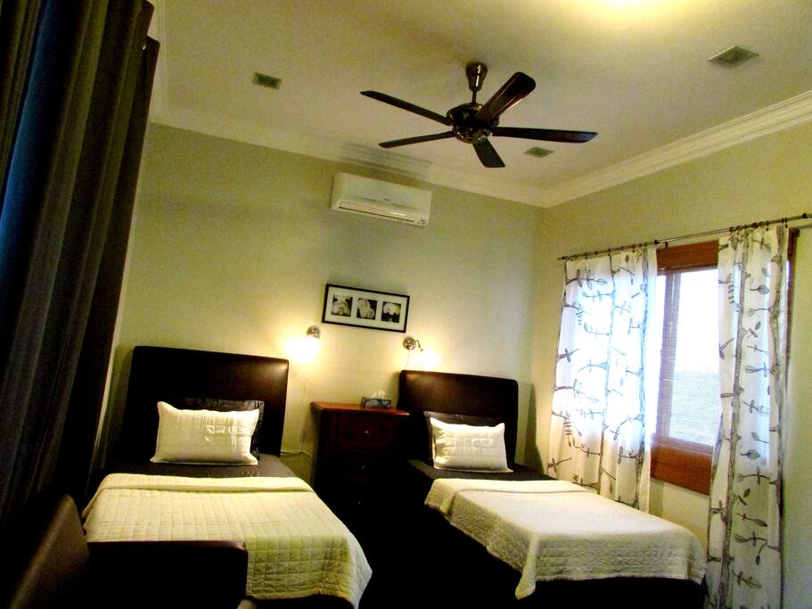 Twin bedroom