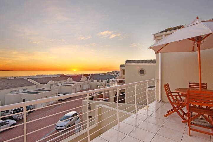 Stunning views 400m to beach front Eden On The Bay gallery image 3