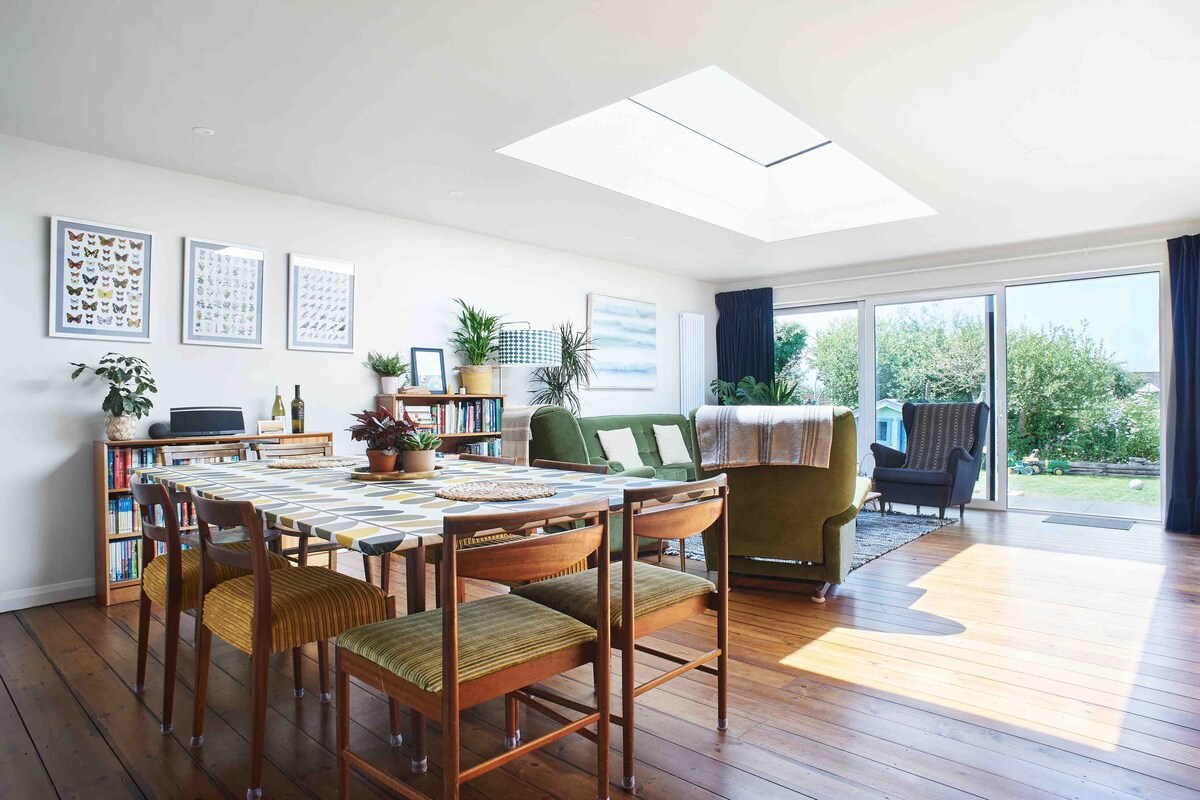 Popular Airbnb listing: Spacious 4 Bedroom Family Bungalow|Sleeps 8 in Georgeham