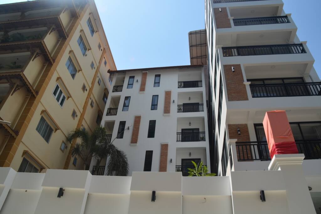 Front Hotel