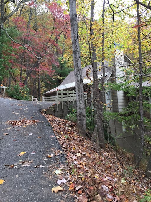 The house hugs the south side of Sanderlin Mountain at 2,800 feet.