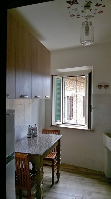 Cucina abitabile accessoriata