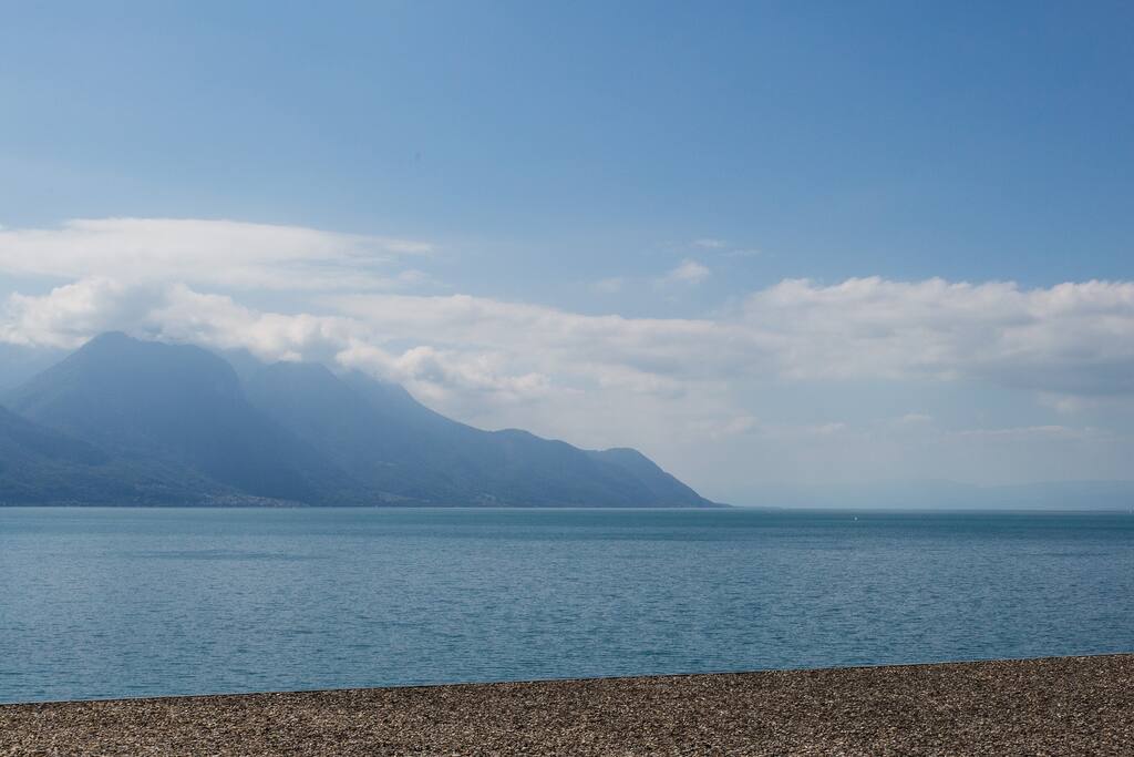 Please note that this great view of lake is when you look left out of the window (not directly facing)
