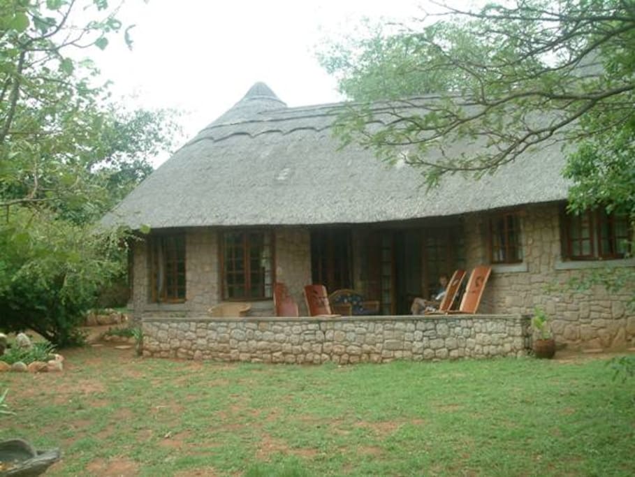 Beautiful thatched cottage in one acre garden. Houses for Rent in Bulawayo, Matabeleland North
