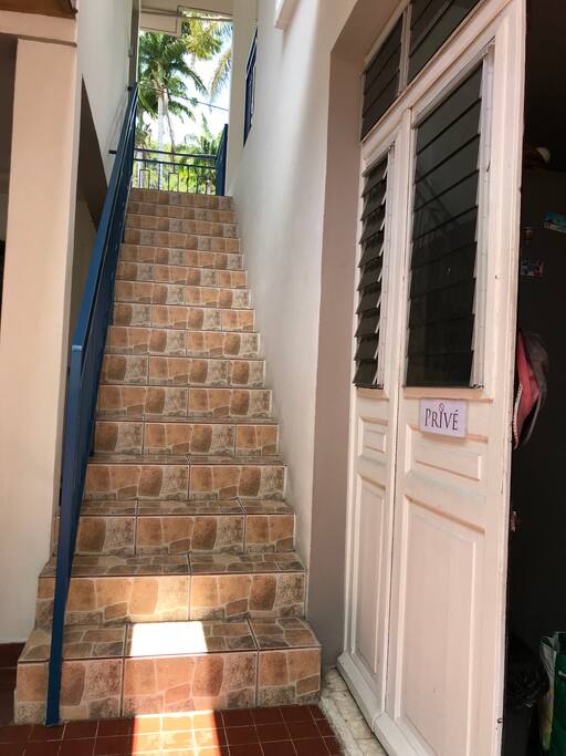 Accès à la chambre.