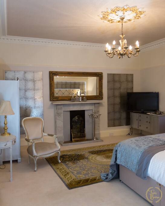 Regency Suite