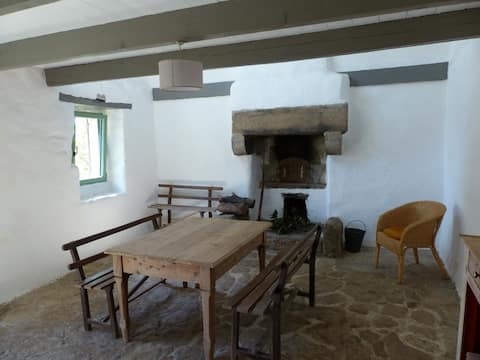 Popular Airbnb listing: Separate bed and breakfast, with fireplace in Finistère