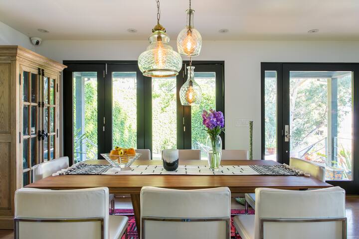 Stunning Hollywood Hills Designer Estate with City Views gallery image 2