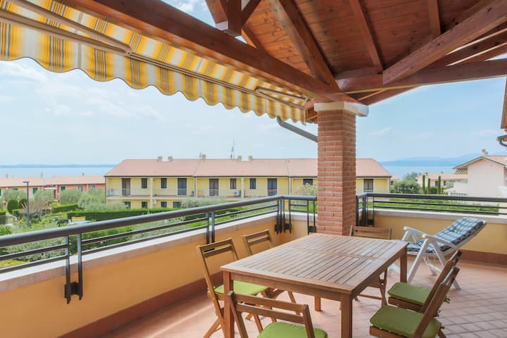 Apartment with swimmingpool