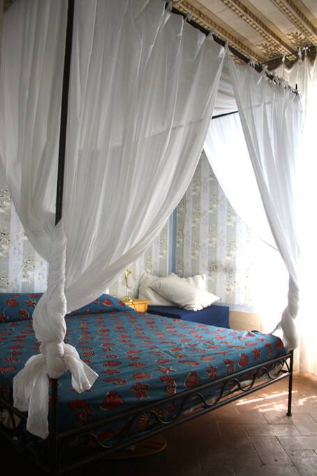 Camera con letto matrimoniale e letto singolo apribile