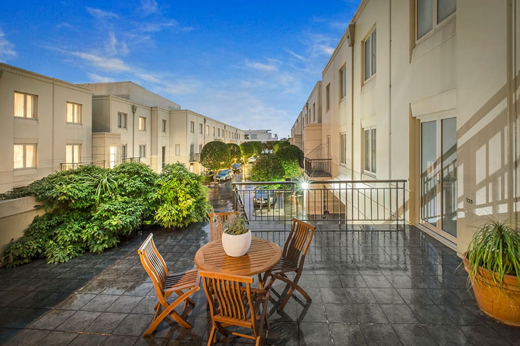 Spacious townhouse apartments with balcony
