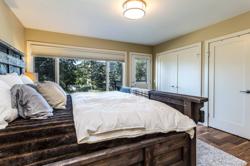Huge king size bed to relax in
